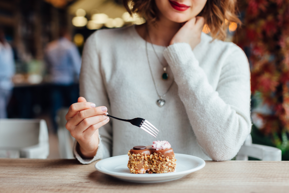 痩せたいのに食べてしまう原因は？無理をしない対処法を紹介